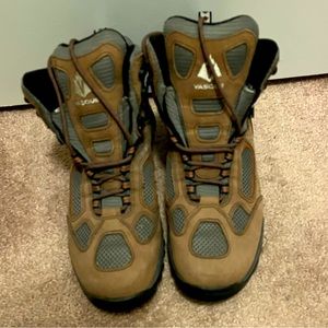 Vasque Mens Hiking Boots